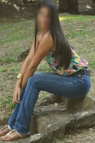 Ayse, 31