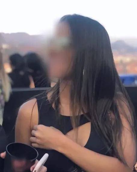 Büsra, 23