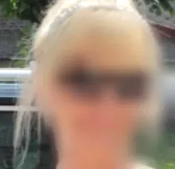 Büsra, 37