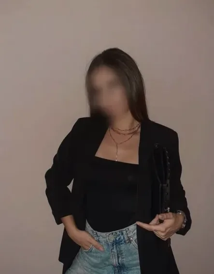 Lilly, 35
