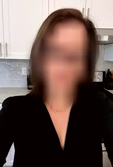Vivien, 38